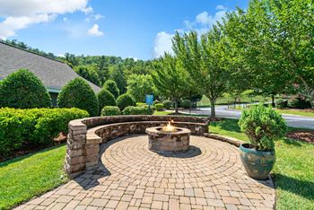 Outdoor fire pit